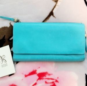 Hobo Alto Clutch Wallet in Aqua